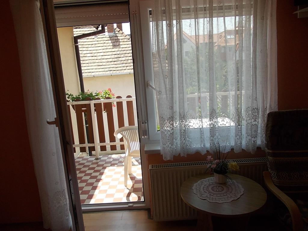 Judit Vendeghaz Heviz Room photo