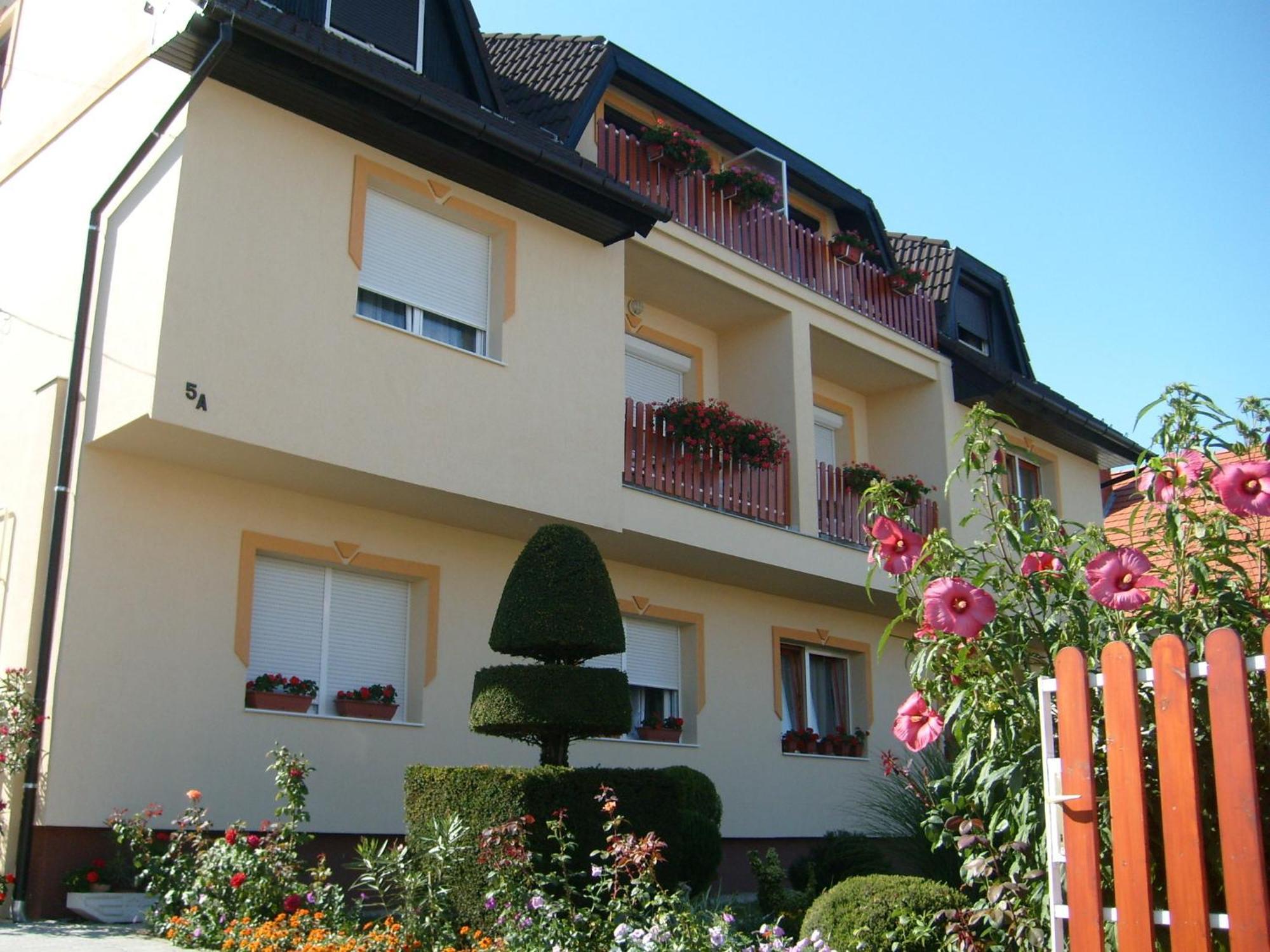 Judit Vendeghaz Heviz Exterior photo